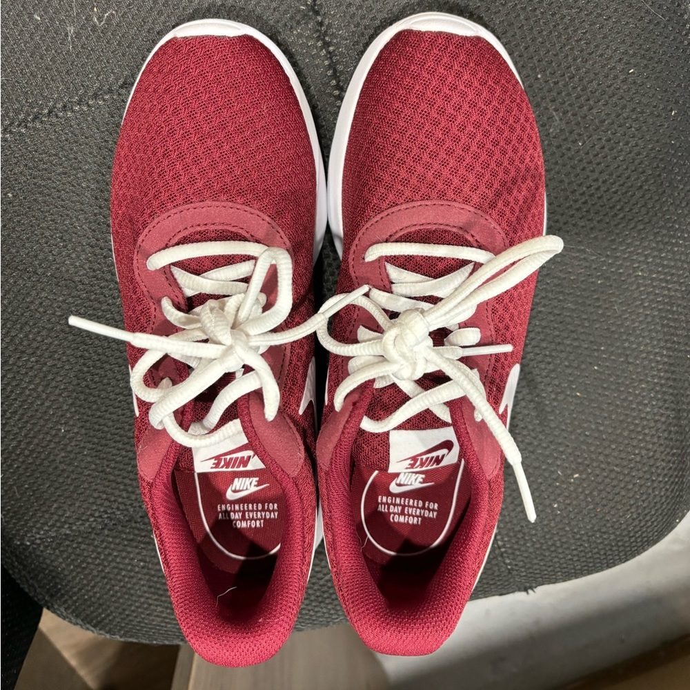 Nike Tanjun Size 6.5